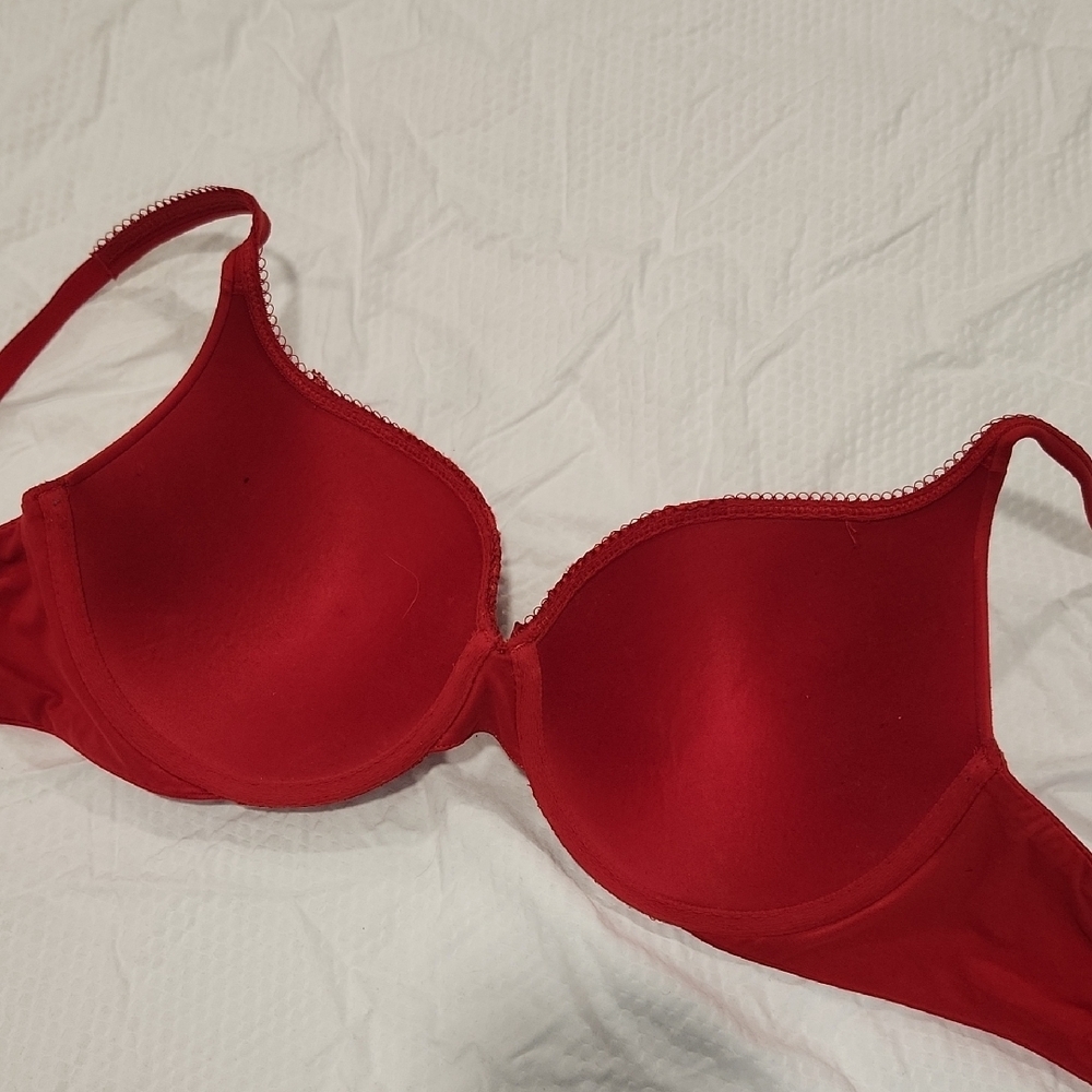 Victoria's Secret Red Lace Underwire Bra - Picture 4 of 6